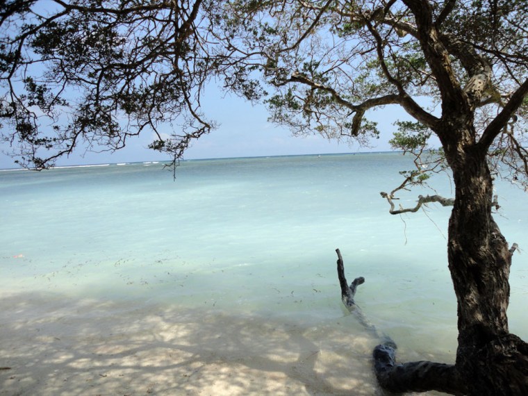 salah satu pantai di sisi barat Gili Trawangan