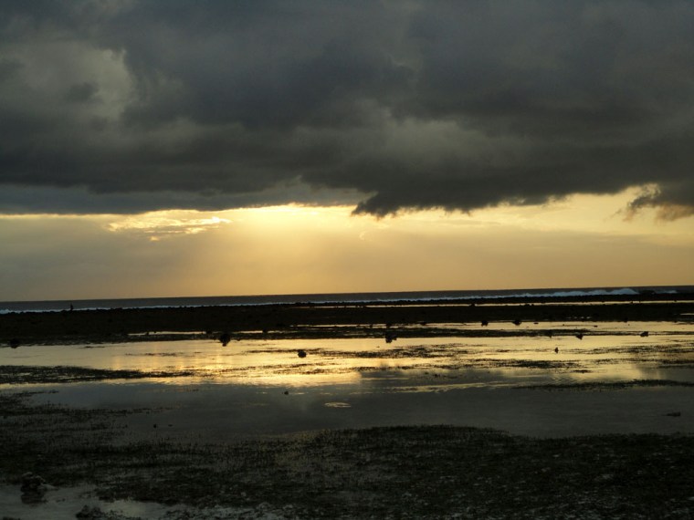 mendung yang menutupi senja di Gili Trawangan