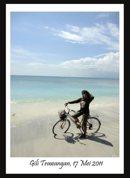 Bersepeda Keliling Trawangan Bersepeda Keliling Trawangan