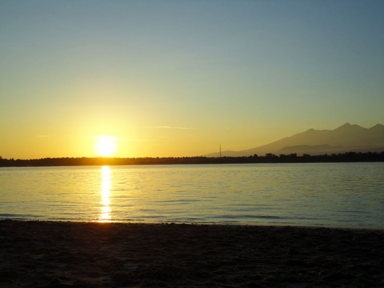 Sunrise di pantai timur Trawangan Sunrise di pantai timur Trawangan