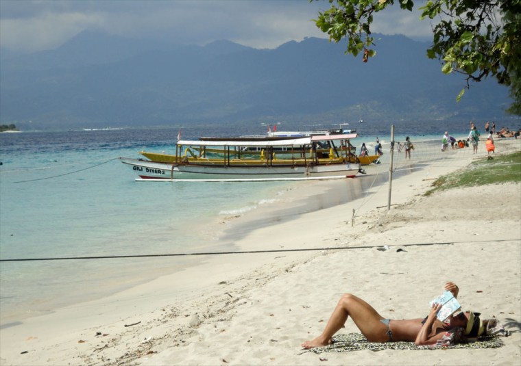 salah satu pantai di sisi timur Gili Trawangan