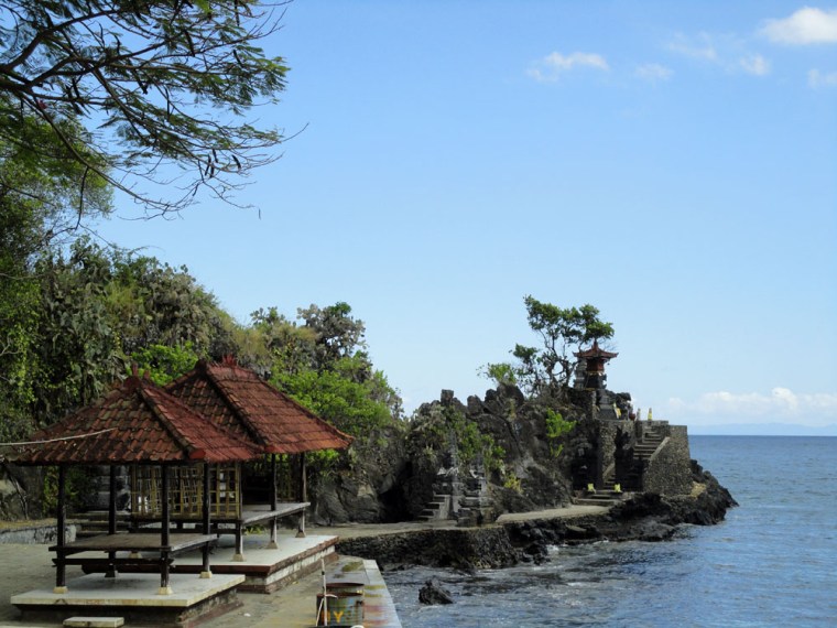 Pura Batu Bolong