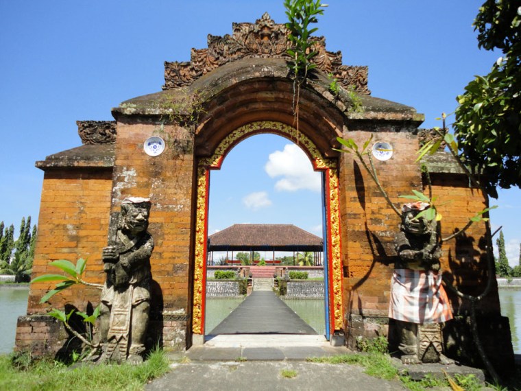 pura mayura dan bale kambang pura mayura dan bale kambang