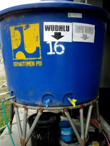 bak penampungan air untuk wudhu