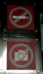 dilarang merokok dan mengambil kamera