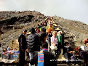 tangga menuju puncak Bromo