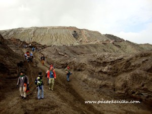 kondisi jalan menuju tangga ke puncak Bromo