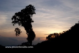 suasana maghrib di Desa Giritirta