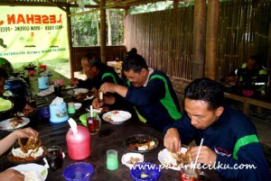 maem bebek goreng maem bebek goreng