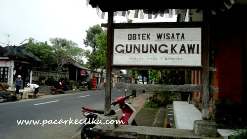 plang wisata Gunung Kawi di Tampak Siring
