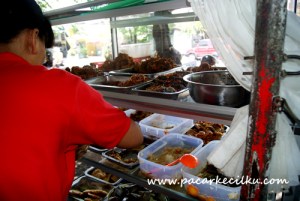 Menu Nasi Jinggo dan Nasi Pedas di Jalan Raya Tuban