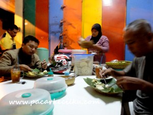 suasana di lesehan bu ndari