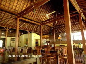 suasana di Rumah Makan Pecel Yu Sri Jogja