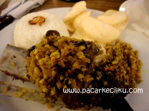 iga bumbu bali ala Break Resto & Coffee 