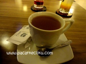 hot lemon tea ala Break Resto & Coffee