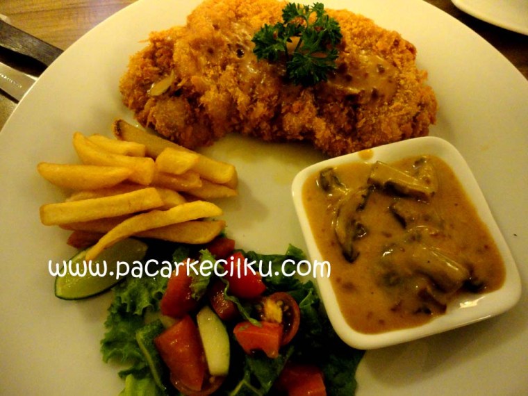 Schnitzel ala Break Resto & Coffee