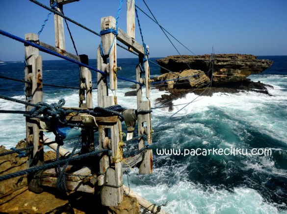 Pantai Timang Tepus Gunungkidul