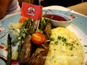 Frank Wurst Resto Jogja