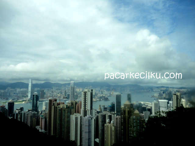 view dari puncak The Peak