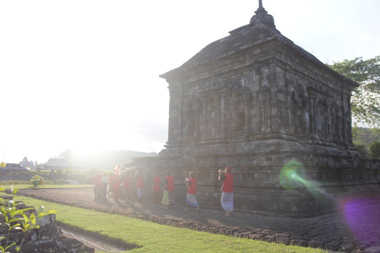 Pradaksina di Candi Banyunibo