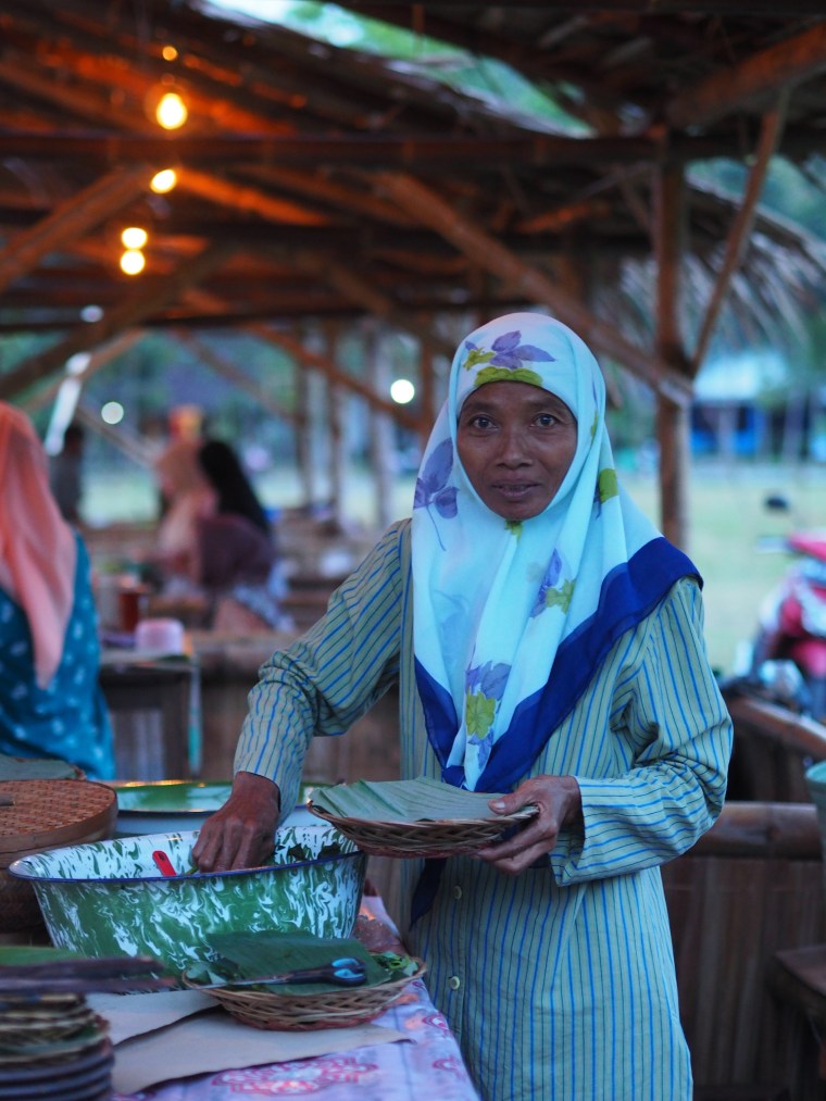 Ibu Ngatiyem. Salah satu penjual di Pasar Banyunibo 