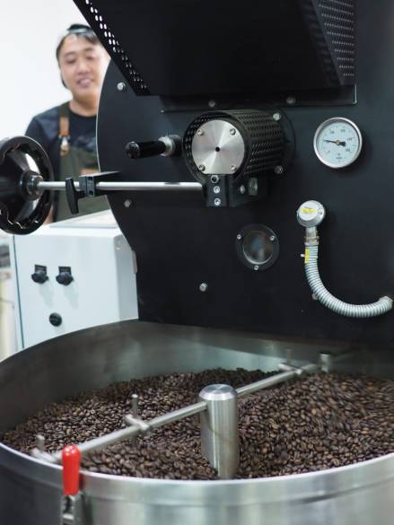 Menghirup Wangi Kopi Maison Daruma Roastery 